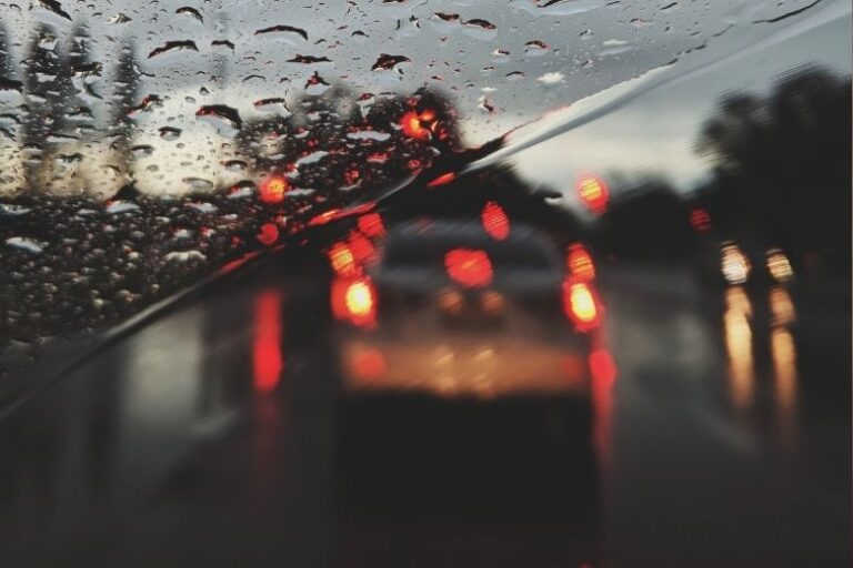 These 6 tips will get rid of foggy car windows fast